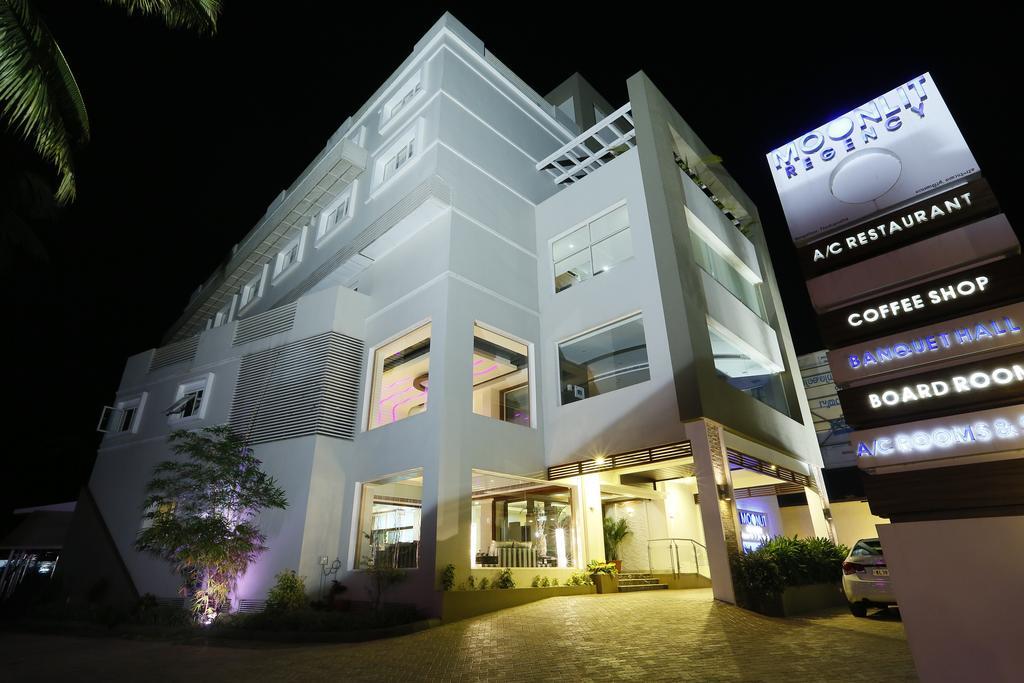 Hotel Moonlit Regency Thodupuzha Ngoại thất bức ảnh