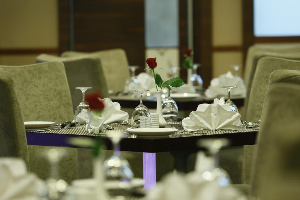 Hotel Moonlit Regency Thodupuzha Ngoại thất bức ảnh