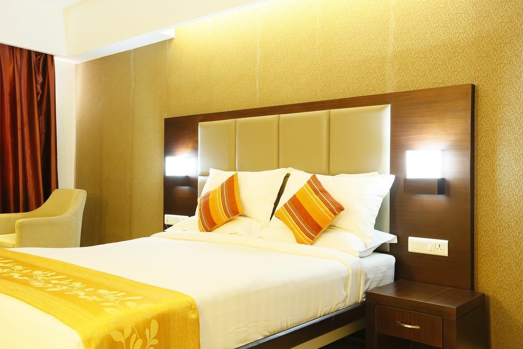 Hotel Moonlit Regency Thodupuzha Ngoại thất bức ảnh